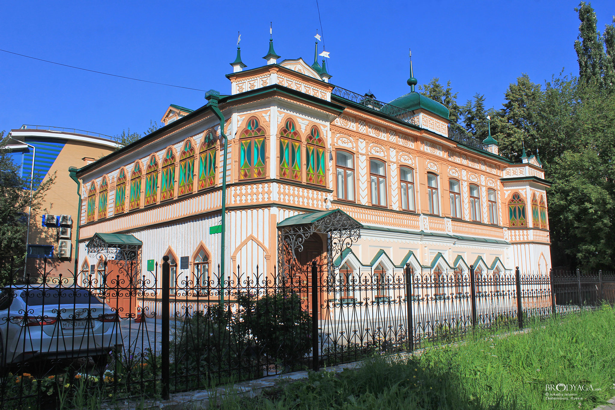 Дом купцов К.Х. и З.Х. Агафуровых, Сакко и Ванцетти 24, Екатеринбург (Sakko i Vantsetti 24, Ekaterinburg)